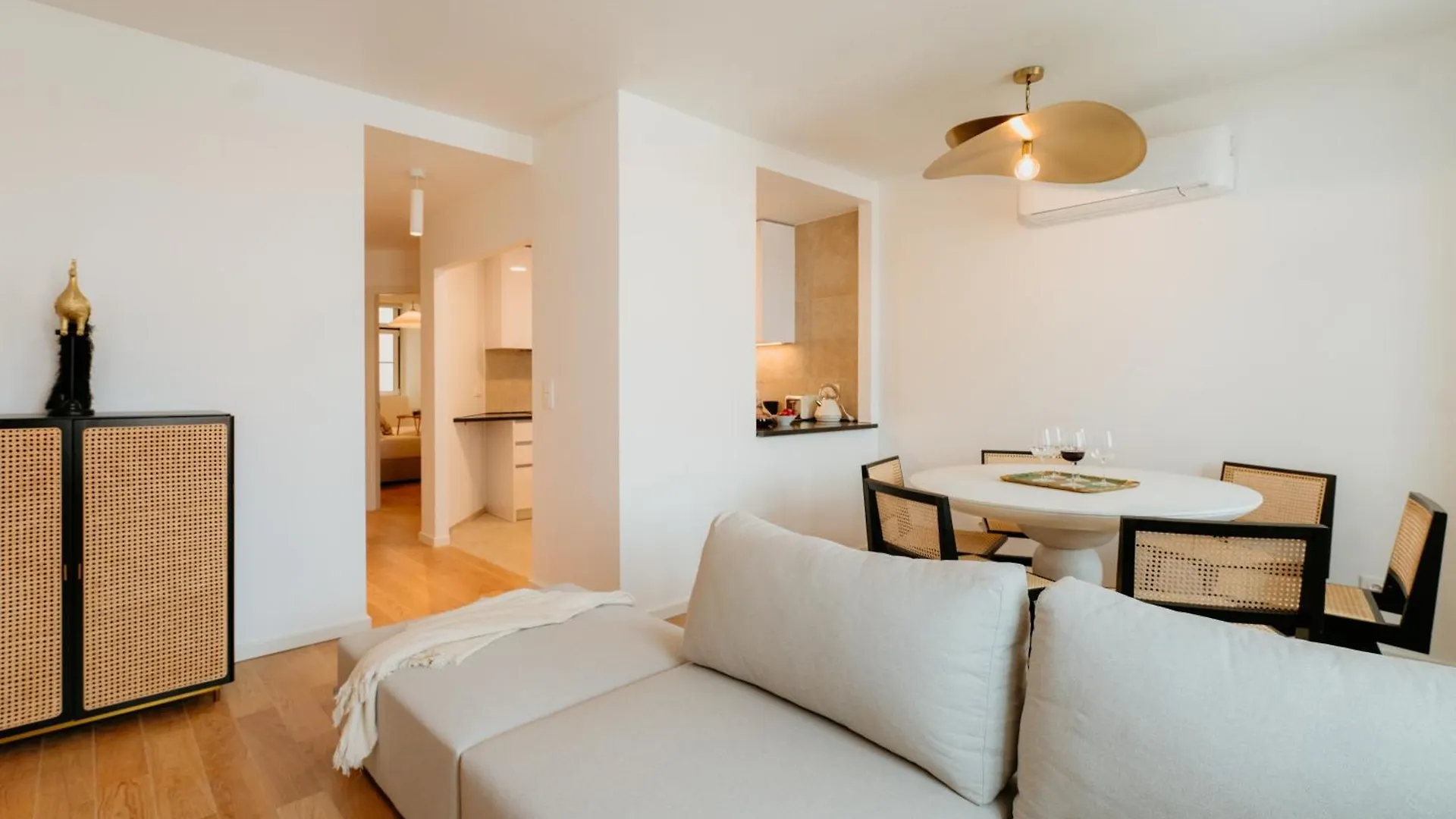Mary Pink - No Rc C - Amazing Two-Bedroom Apartment contacts