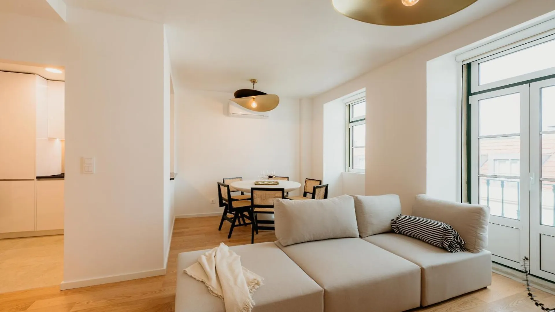 Mary Pink - No Rc C - Amazing Two-Bedroom Apartment Lisbon
