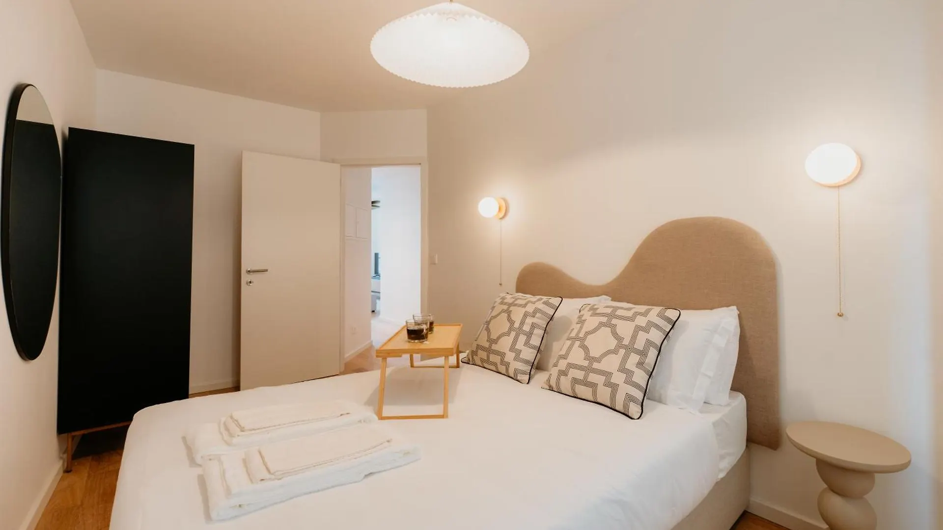 Mary Pink - No Rc C - Amazing Two-Bedroom Apartment Lisbon Portugal