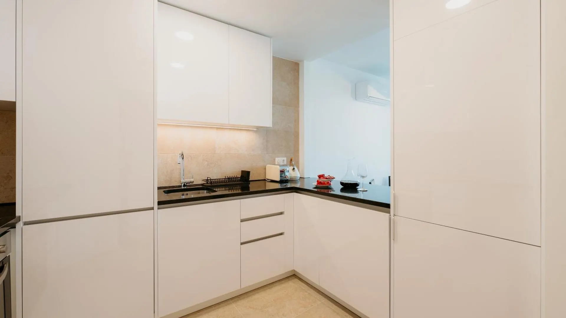Mary Pink - No Rc C - Amazing Two-Bedroom Apartment Lisbon