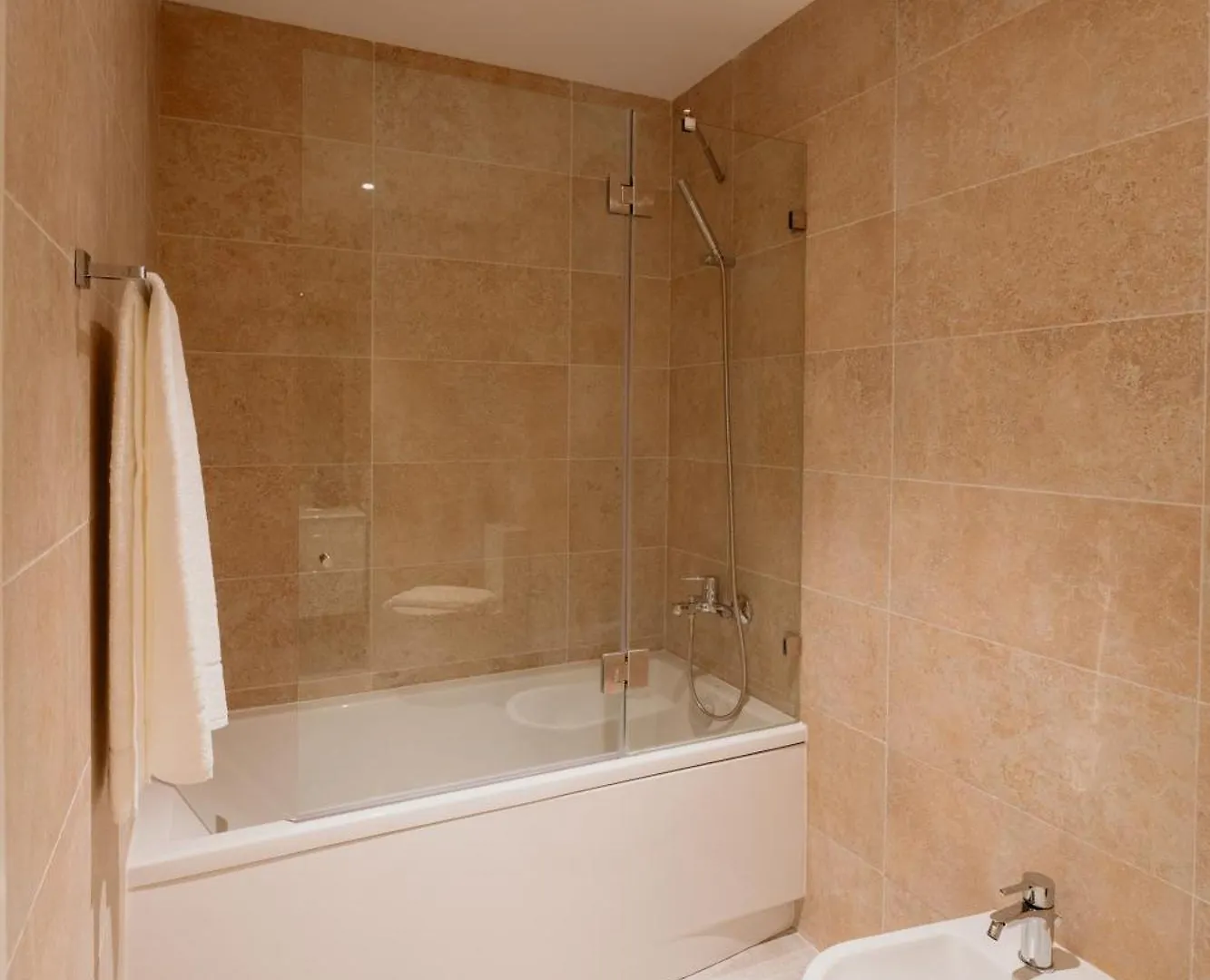 Mary Pink - No Rc C - Amazing Two-Bedroom Apartment Lisbon