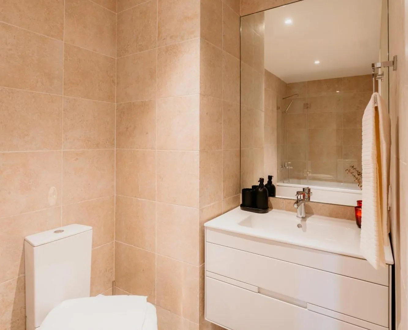 Mary Pink - No Rc C - Amazing Two-Bedroom Apartment Lisbon